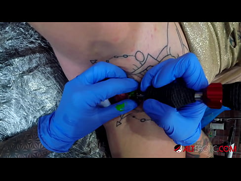 ❤️ Sully Savage, o bunăciune extrem de tatuată, și-a făcut un tatuaj pe clitorisul ei ❤️ at porn ro.https-tubsexer.ru